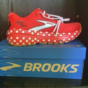 Brooks DISNEY xrunDisney Ghost Max 2 Minnie Mouse NWT 7.5 B